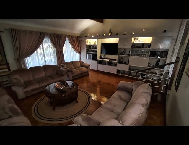 4 BEDROOM HOUSE FOR SALE IN DAWNCLIFFE